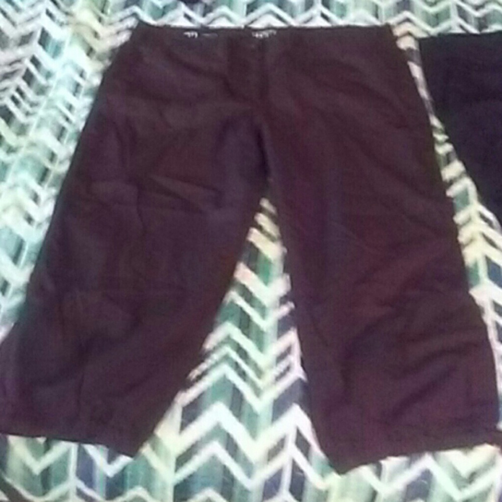 Never worn Ann Taylor crop capris